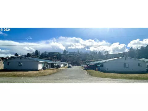 27652751 Myrtle St, Baker City, OR 97814