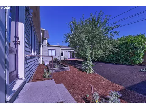Exterior - 1034 Lawrence St, Eugene, OR 97401 photo 5 of 10