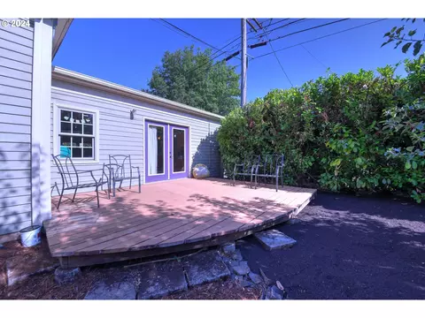 Exterior - 1034 Lawrence St, Eugene, OR 97401 photo 6 of 10