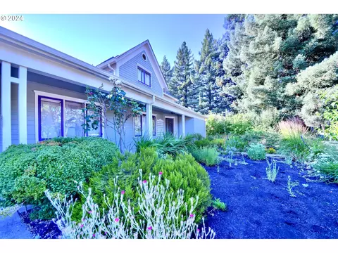 1034 Lawrence St, Eugene, OR 97401