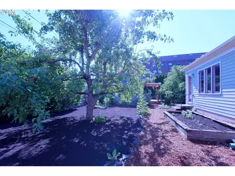 Exterior - 1034 Lawrence St, Eugene, OR 97401 photo 7 of 10