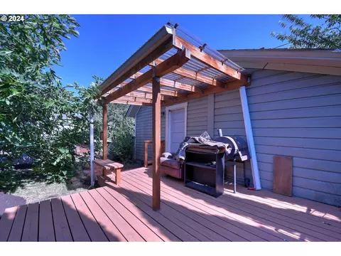Exterior - 1034 Lawrence St, Eugene, OR 97401 photo 8 of 10