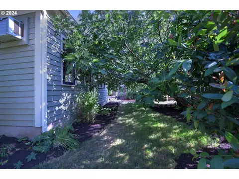 Exterior - 1034 Lawrence St, Eugene, OR 97401 photo 4 of 10