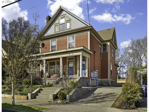 237 NE 239 Ne Graham St, Portland, OR 97212