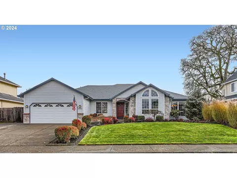 2590 NE Lorie Dr, Hillsboro, OR 97124
