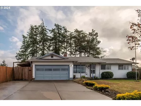 2455 Commercial St, North Bend, OR 97459