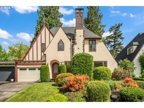 2825 NE Brazee St, Portland, OR 97212