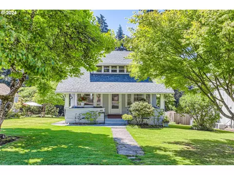 9249 SW 8th Ave, Portland, OR 97219