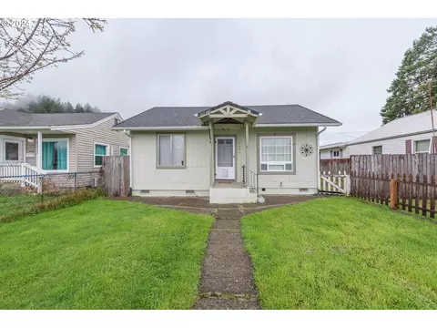 1273 Ivy Ave, Reedsport, OR 97467