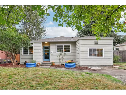 5935 SE Tibbetts St, Portland, OR 97206