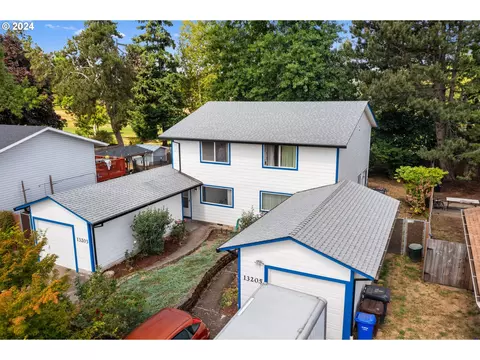 13203 Wassail Ln, Oregon City, OR 97045