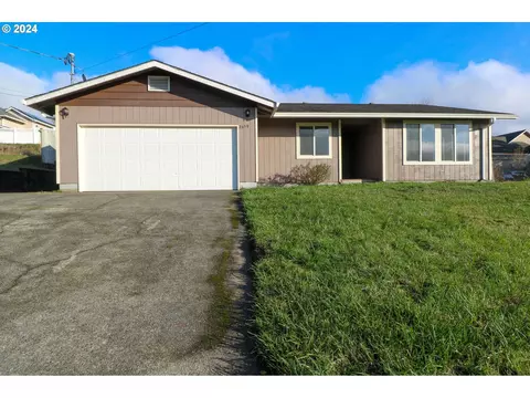 2659 Ash St, North Bend, OR 97459