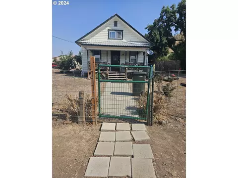 35933 Governor Ln, Richland, OR 97870
