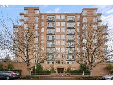 1132 SW 19th Ave #203, Portland, OR 97205