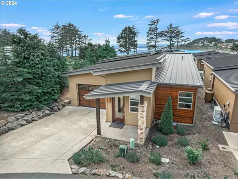 24 Catkin Loop, Yachats, OR 97498