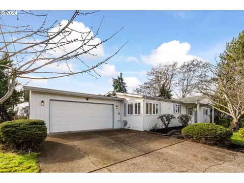 985 NW Arrowood Dr, Mcminnville, OR 97128
