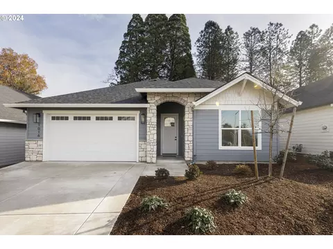 1016 E Rork Ct, Newberg, OR 97132