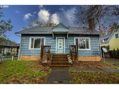 1420 W Main St, Cottage Grove, OR 97424