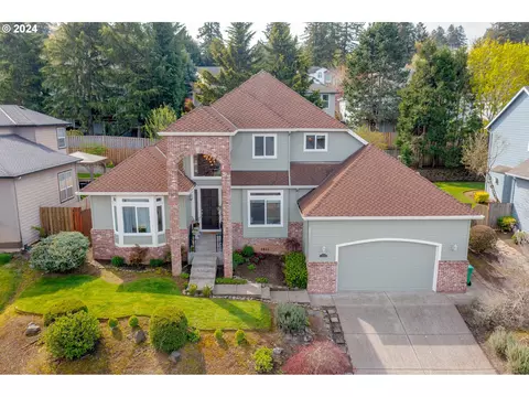 13246 SE Snowfire Dr, Happy Valley, OR 97086