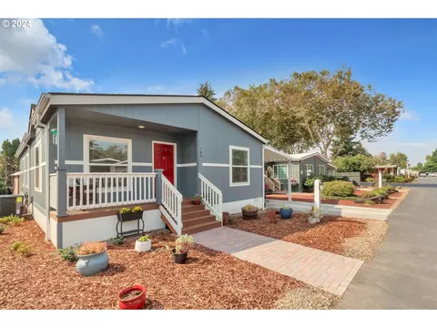 1400 Candlelight Dr #189, Eugene, OR 97402