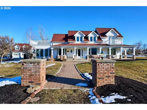 208 S East St, Joseph, OR 97846