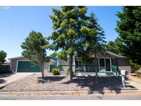 761 Skookum Dr, Florence, OR 97439