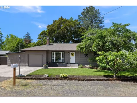 427 NE Birchwood Dr, Hillsboro, OR 97124