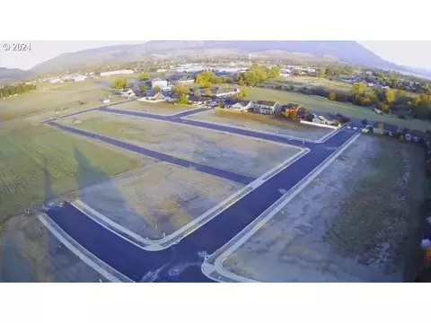 10907 Julie Way, Island City, OR 97850
