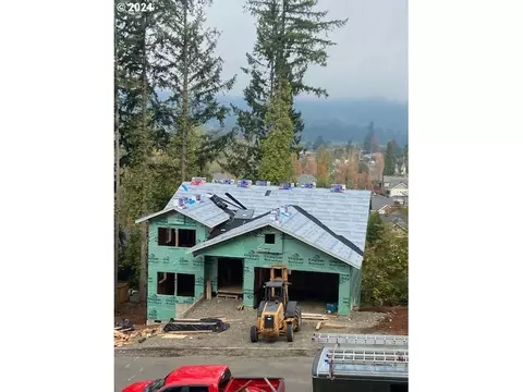 3368 River Heights Dr, Springfield, OR 97477