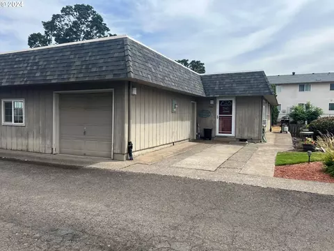 3584 NE Chiefs Ct #15, Salem, OR 97305