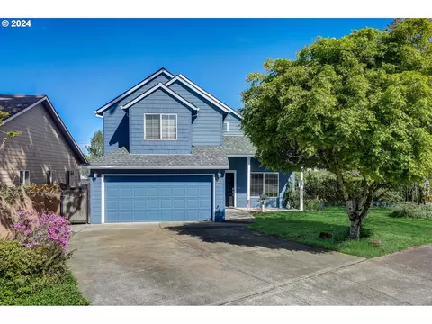 208 Sweden Cir, Silverton, OR 97381