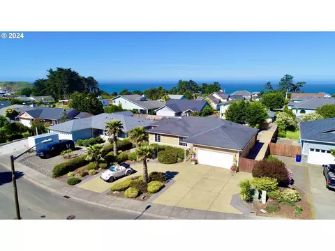 17280 Garvin Ct, Brookings, OR 97415