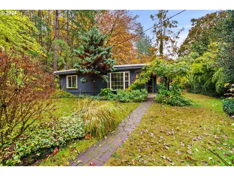 525 Bennett Creek Rd, Cottage Grove, OR 97424