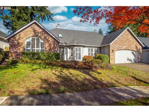 10761 SW Heron Cir, Beaverton, OR 97007