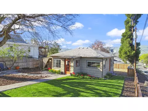 1425 E 11th St, The Dalles, OR 97058