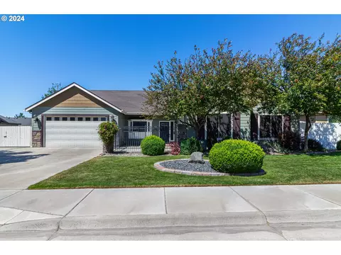 2163 NW Dawn Dr, Hermiston, OR 97838