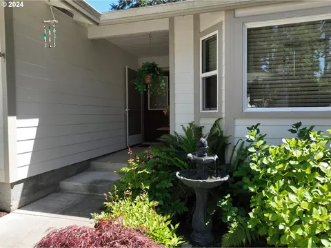 1371 Glenwood Dr, Brookings, OR 97415