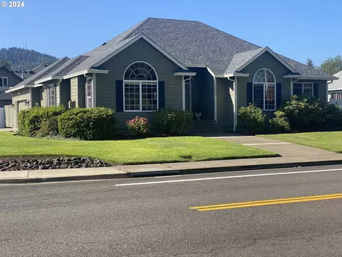 1521 NW Harvey Ave, Roseburg, OR 97471