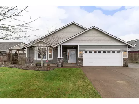 1125 S 11th St, Harrisburg, OR 97446