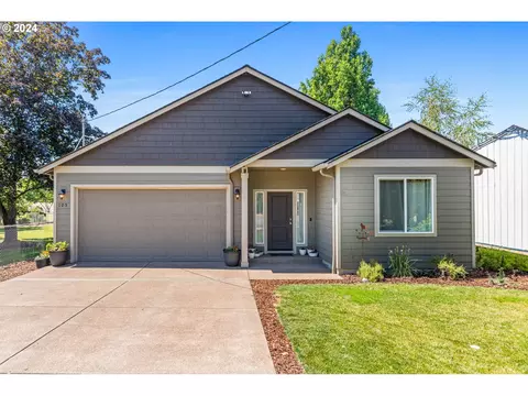 105 S Spruce St, Mount Angel, OR 97362