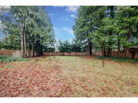 16625 SE Powell Blvd, Portland, OR 97236