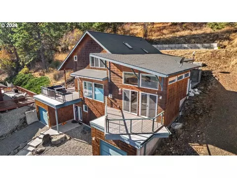 702 Modelaire Dr, La Grande, OR 97850