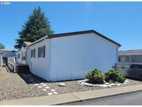 224 NW Bree Dr, Winston, OR 97496