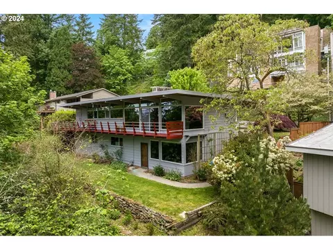 4725 SW 18th Pl, Portland, OR 97239