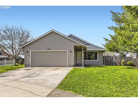 1207 S 3rd Pl, Cornelius, OR 97113