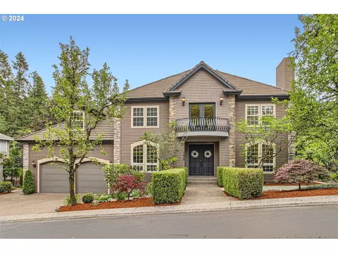 7808 NW Blue Pointe Ln, Portland, OR 97229