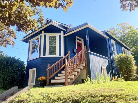 1074 NE Madrona St, Portland, OR 97211