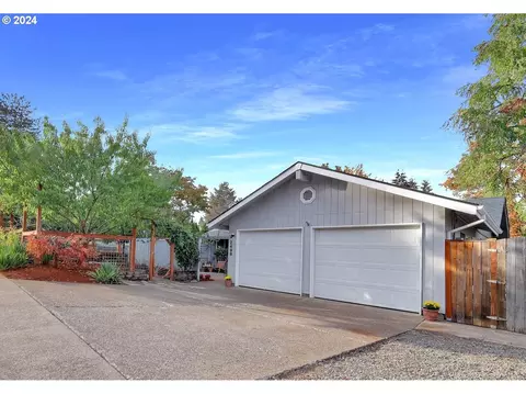 2498 Blackburn St, Eugene, OR 97405