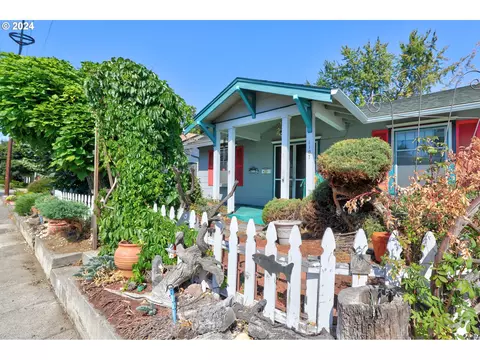 1107 E 9th St, The Dalles, OR 97058