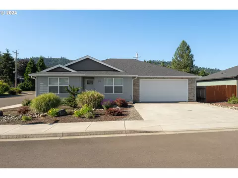 715 SE Lanola St, Winston, OR 97496